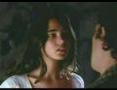 Jennifer Connelly se fait attraper dans une caverne 